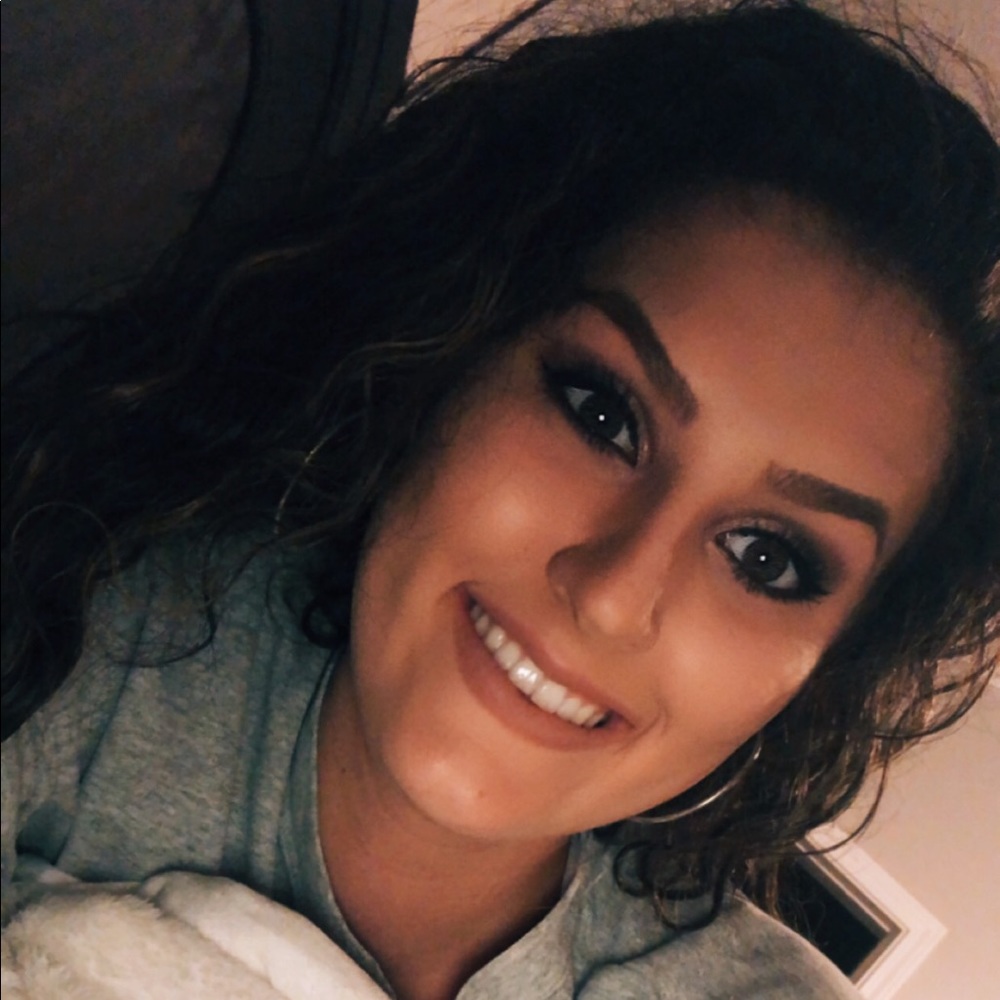 Meet your Posher, Hannah